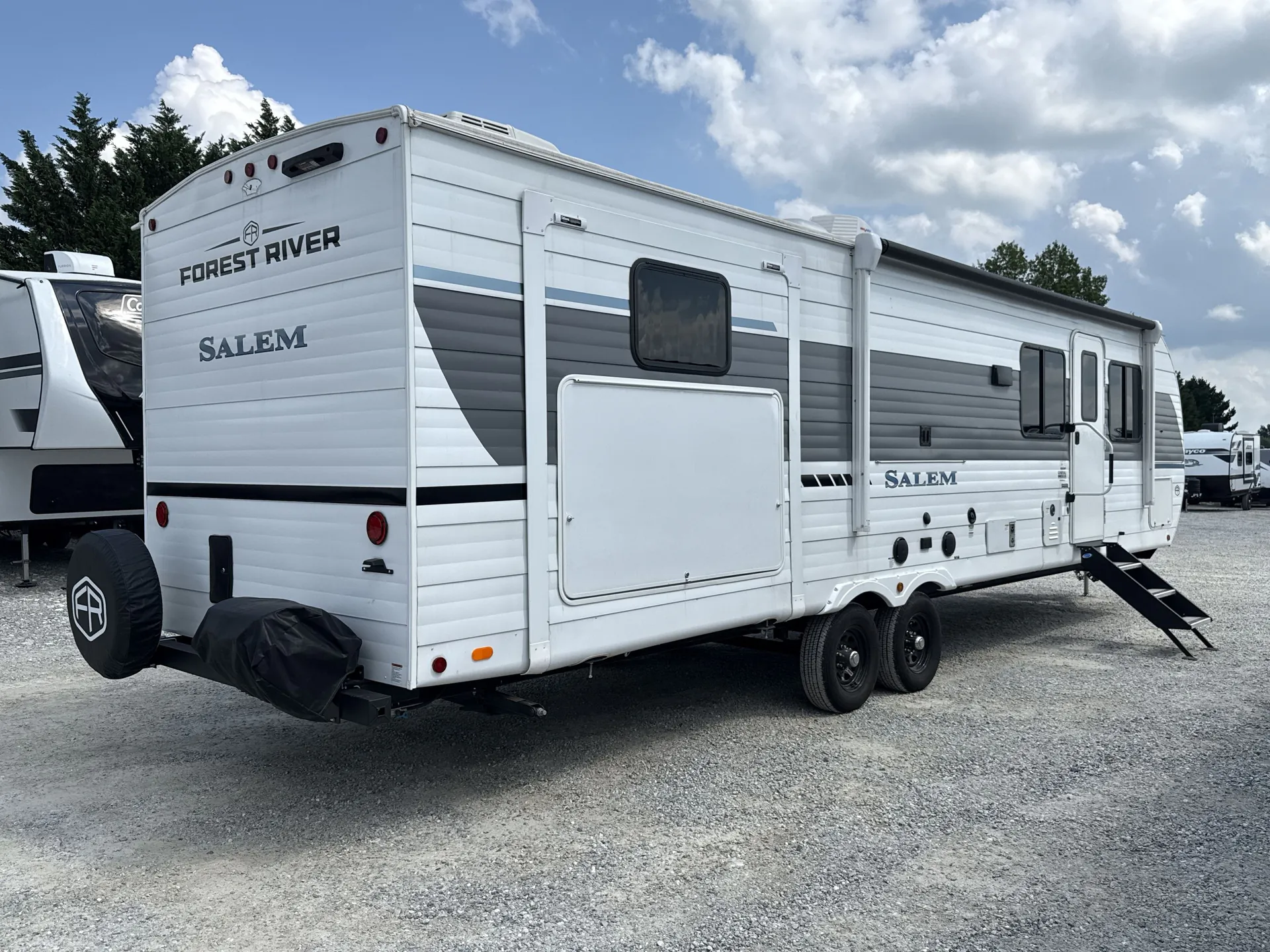 2025 Forest River Salem 31KQBTS — off campside