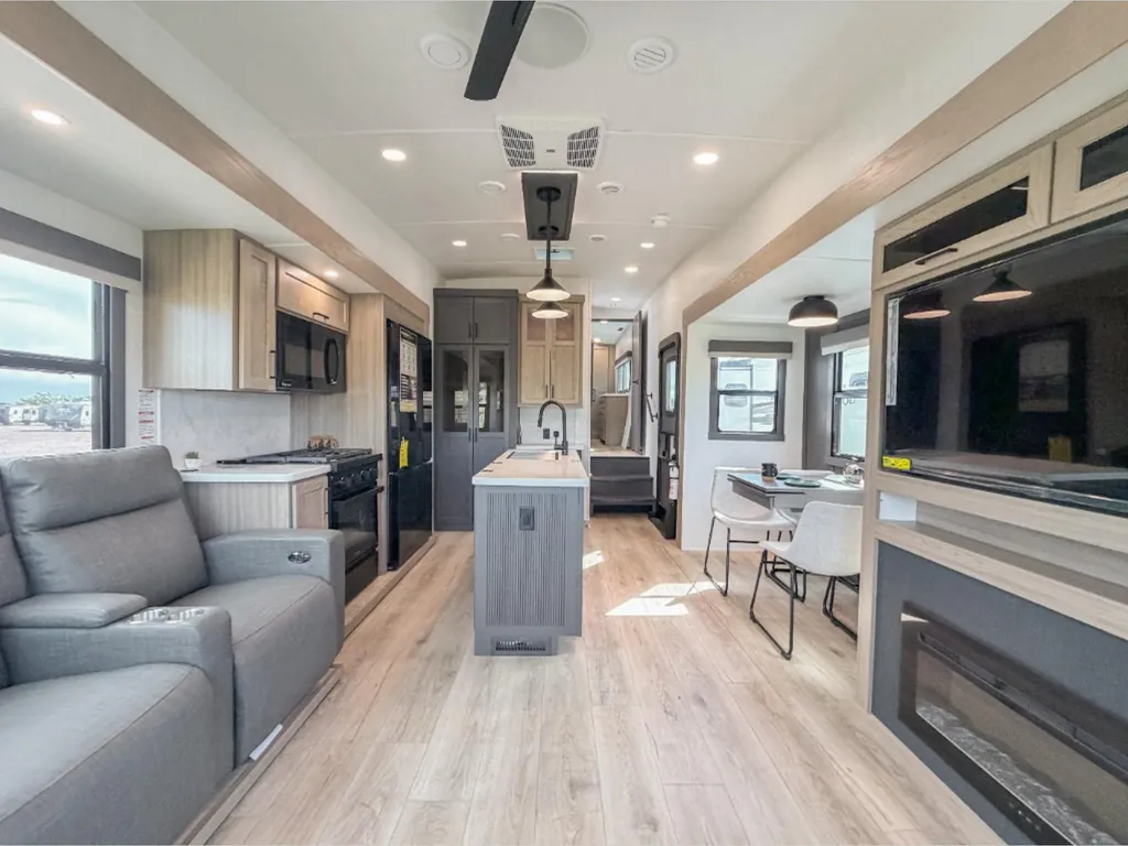2026 Forest River Rockwood Signature R372RL, Photos photo 8