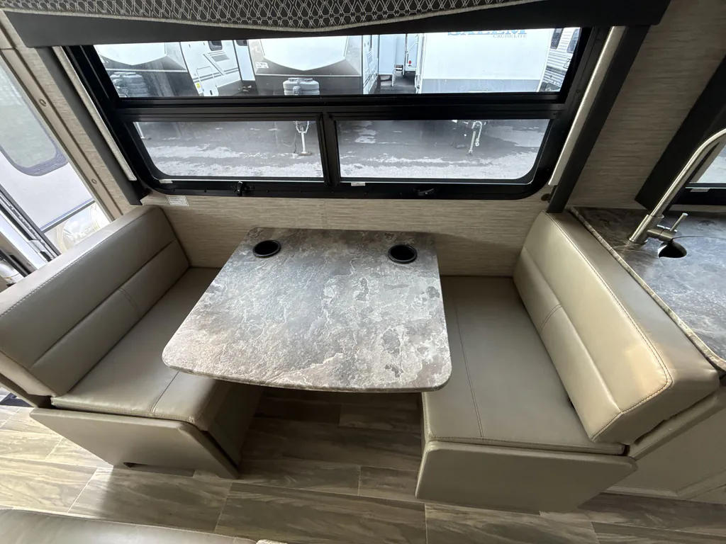 2023 Thor Motor Coach Vegas 24.3, Photos photo 13