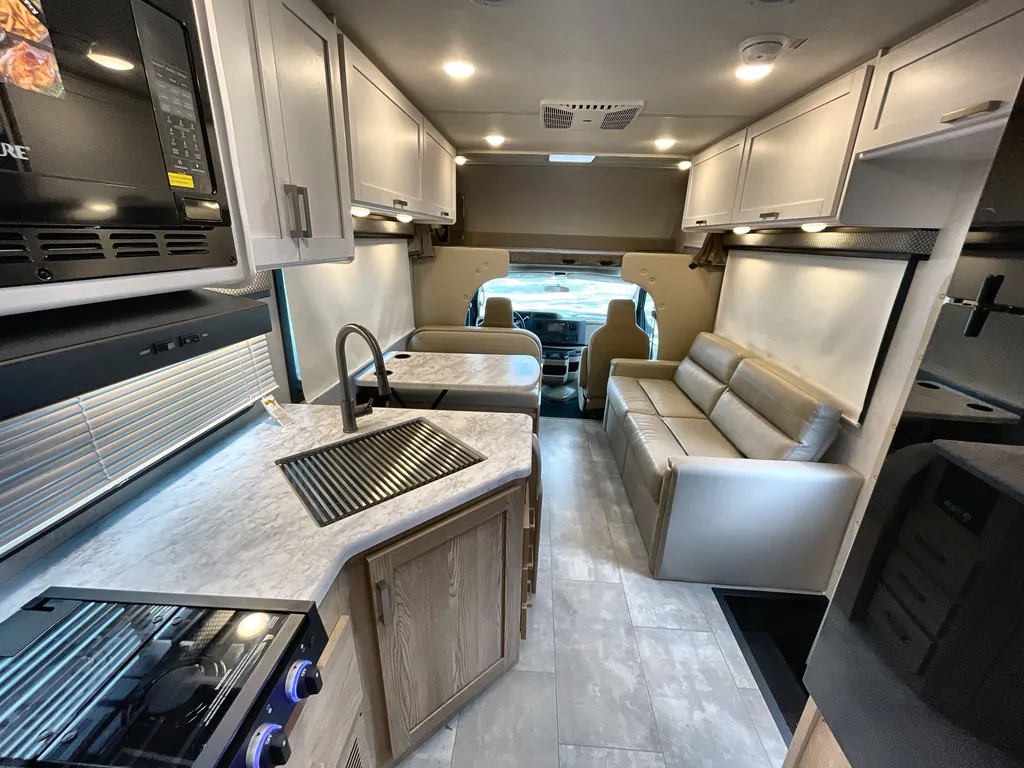 2026 Thor Motor Coach Freedom Elite 28HZ, Photos photo 2