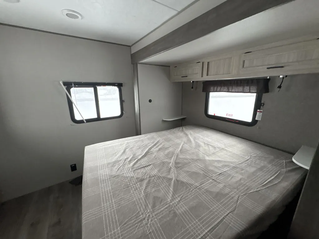 2026 Coachmen Catalina Legacy Edition 343BHTS (2 Queen Beds), Photos photo 9