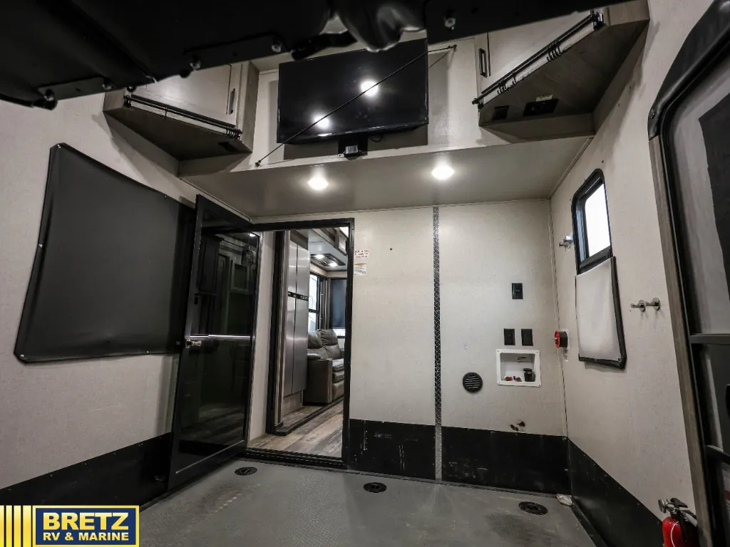 2021 Keystone Raptor 423, Photos photo 9