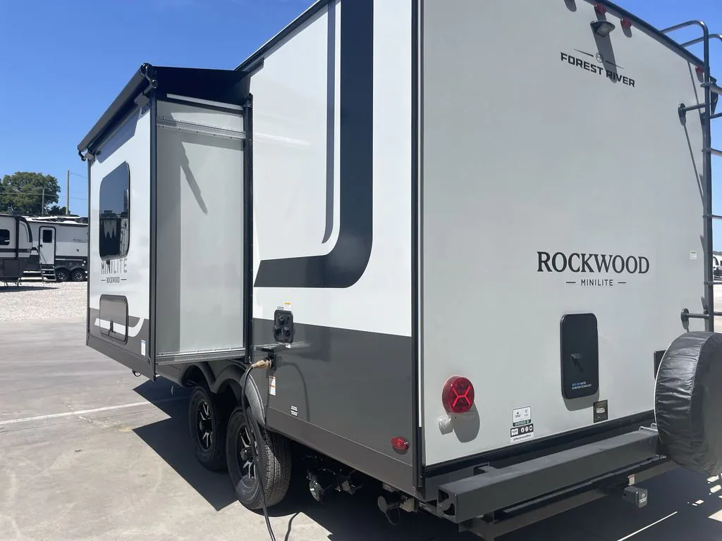 2027 Forest River Rockwood Mini Lite 2109S — Photo 5