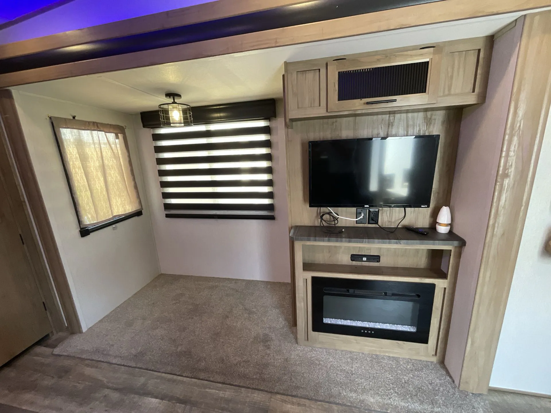 2023 Forest River Cherokee Arctic Wolf 261RK — Photo 7