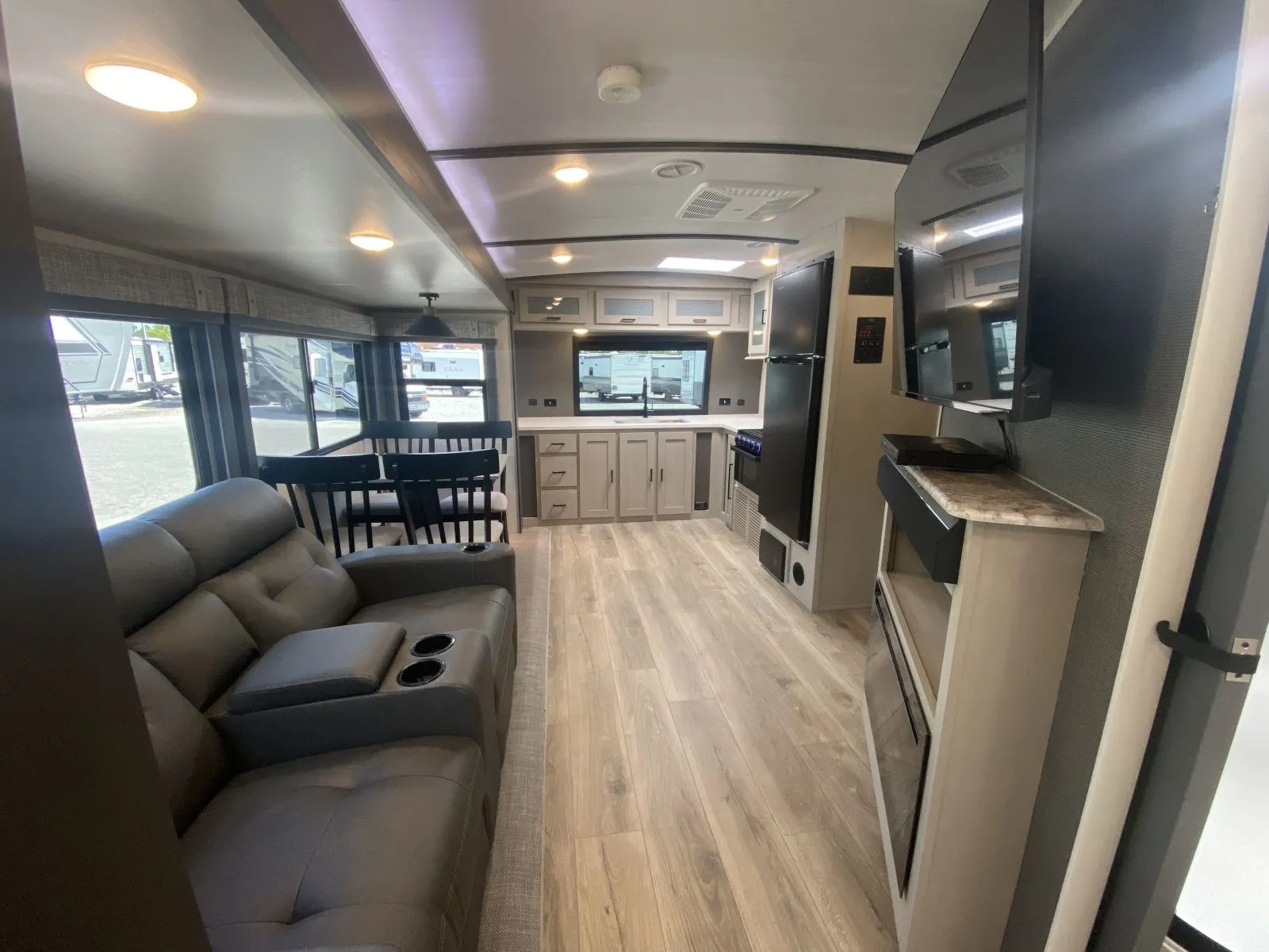 2023 Forest River Salem Hemisphere 270FKS — Photo 6