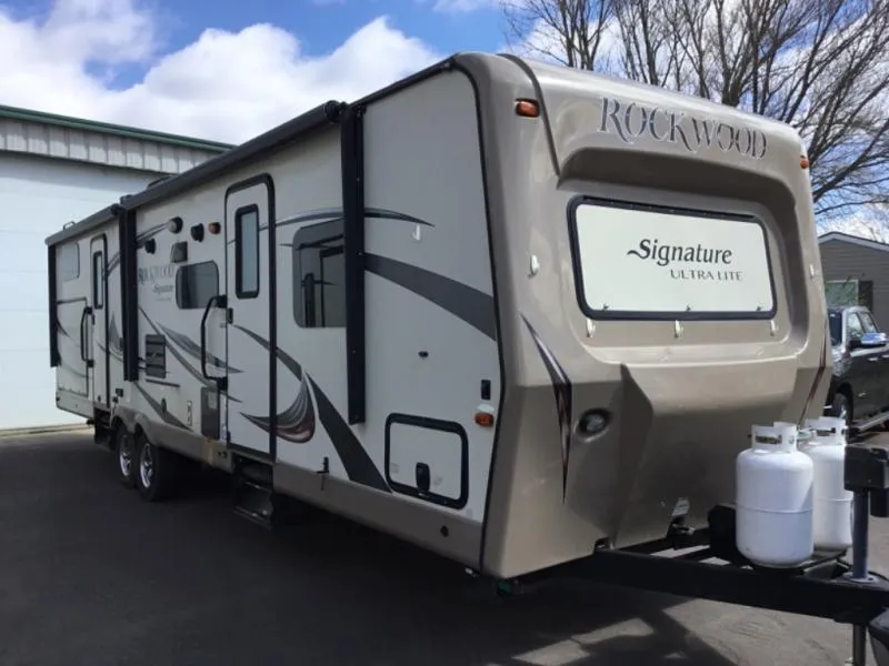 2015 Forest River RV Rockwood Signature Ultra Lite 8312SS - Photo 2