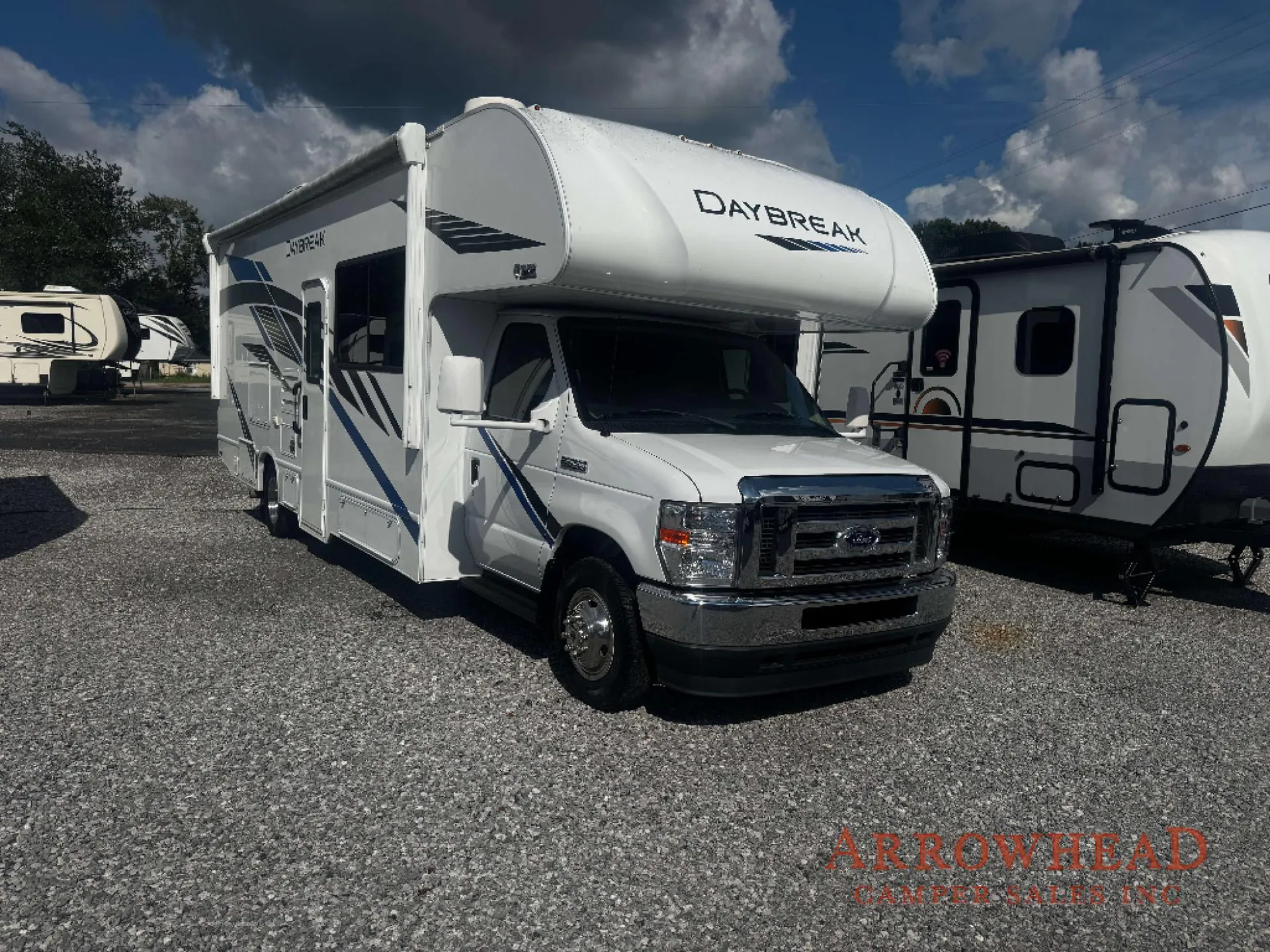 2021 Thor Motor Coach Daybreak 27DB - Photo 2