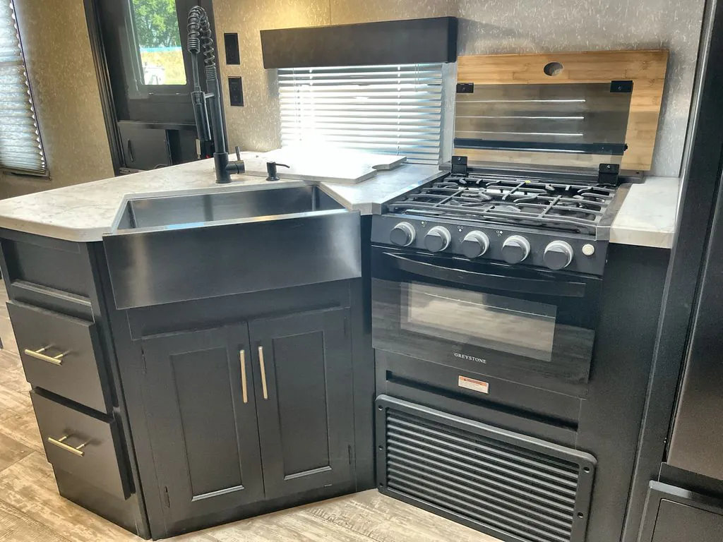 2022 Forest River Cherokee Grey Wolf 26DBH — Photo 5