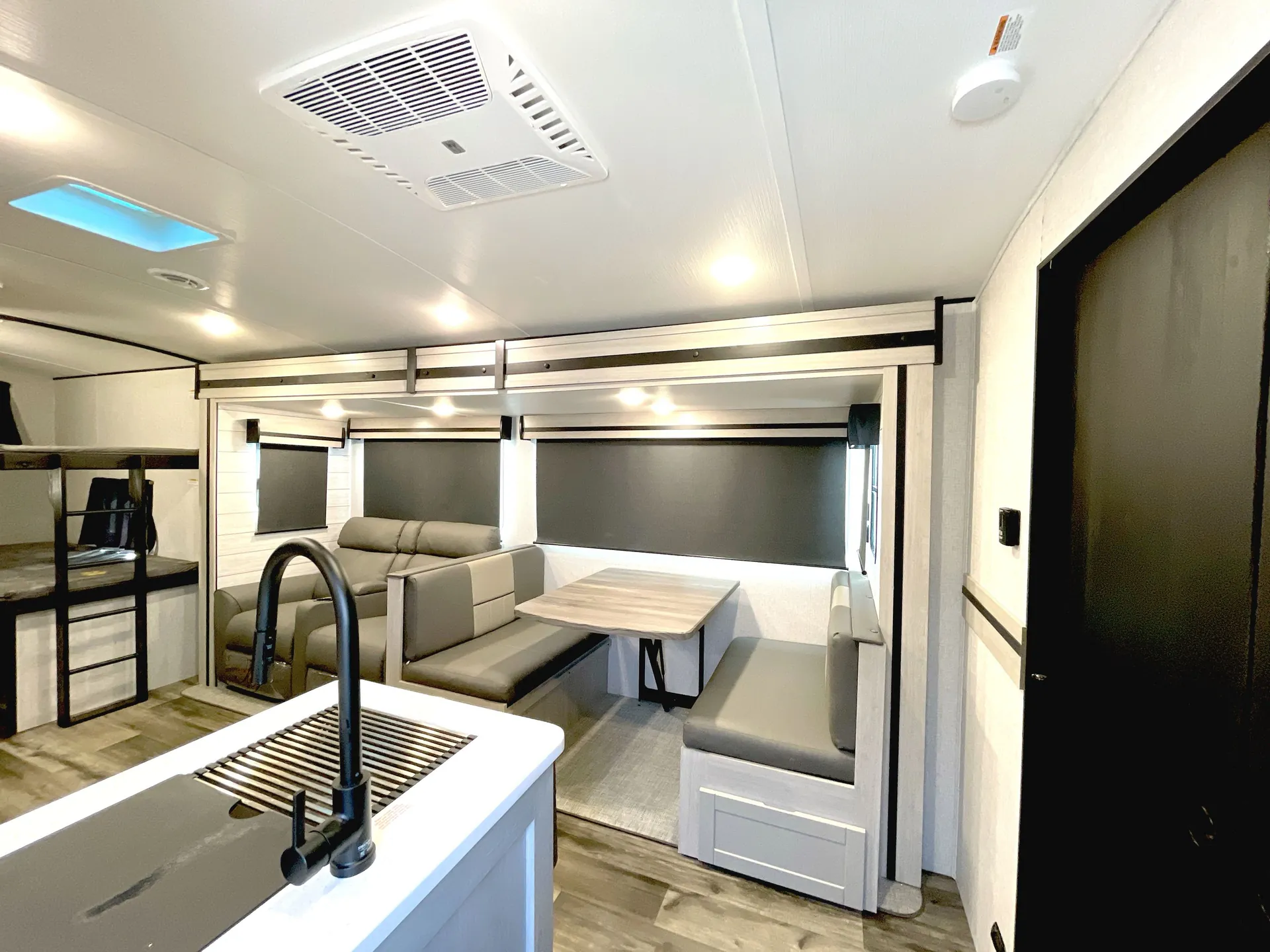 2024 CrossRoads Sunset Trail Super Lite SS272BH — living area main