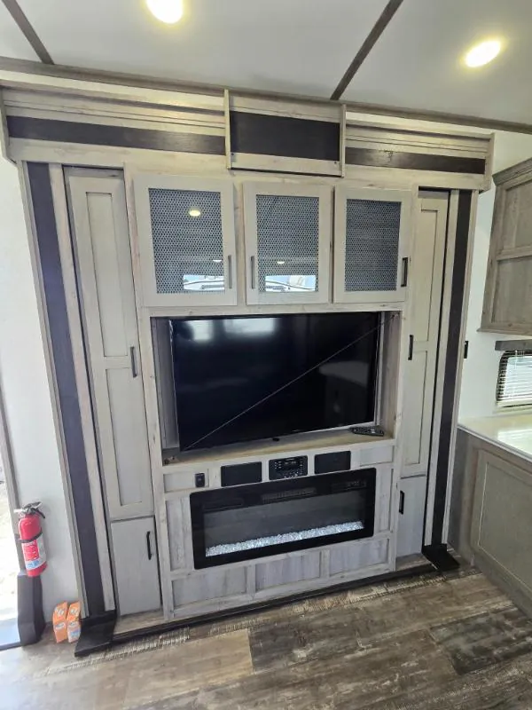 2021 Keystone Raptor 423, Photos photo 4