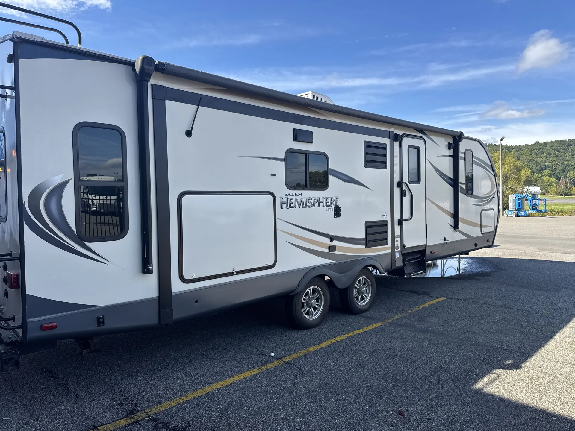 2017 Forest River Salem Hemisphere Lite 272RL — off campside