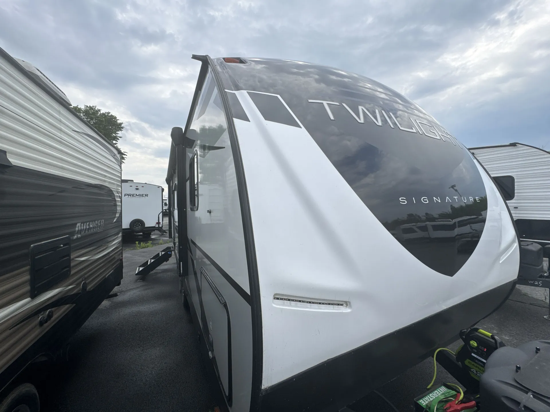2021 Twilight Rv Signature 2100 - Main photo