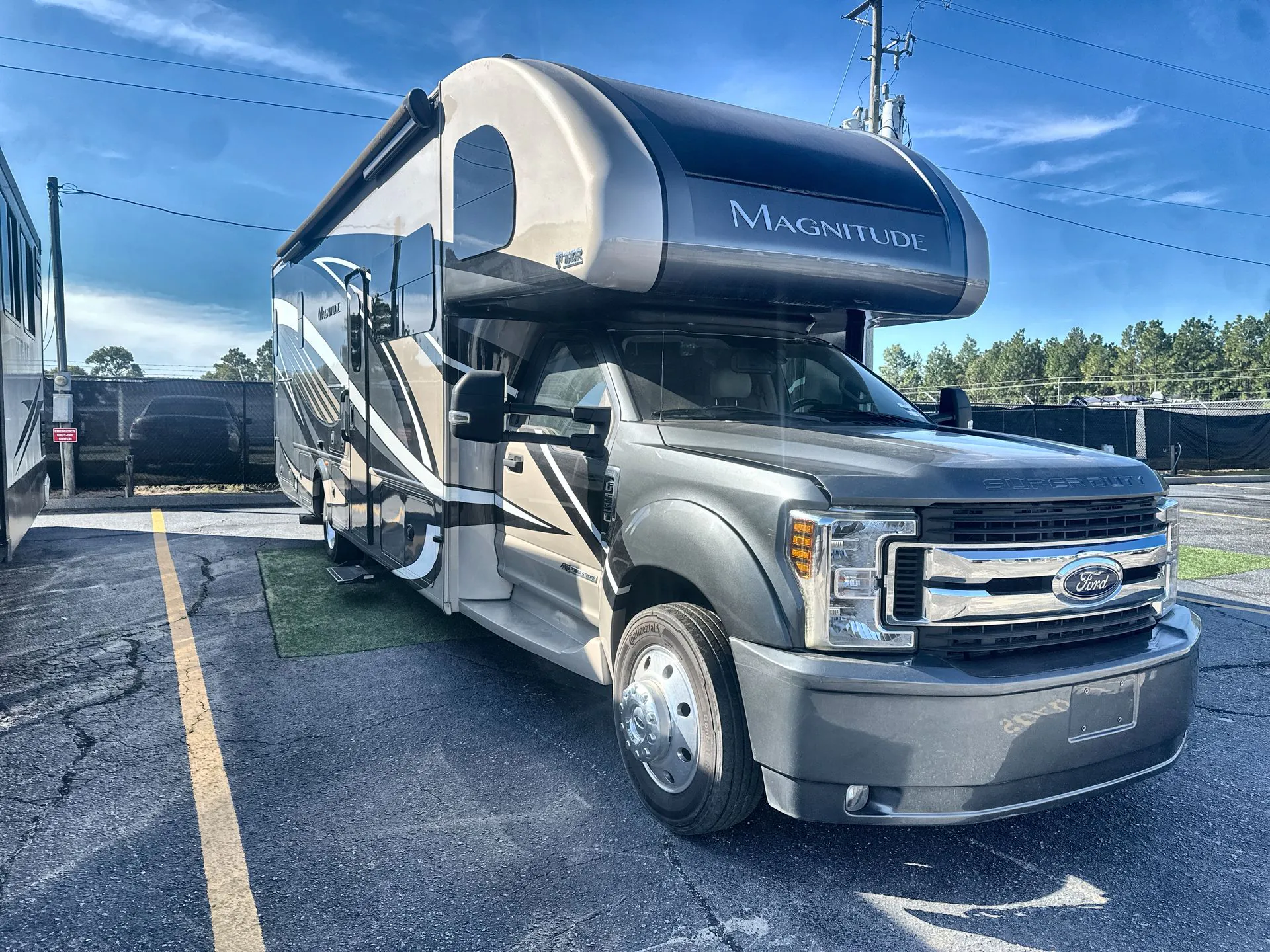 2020 Thor Motor Coach Magnitude BB35 - Photo 2