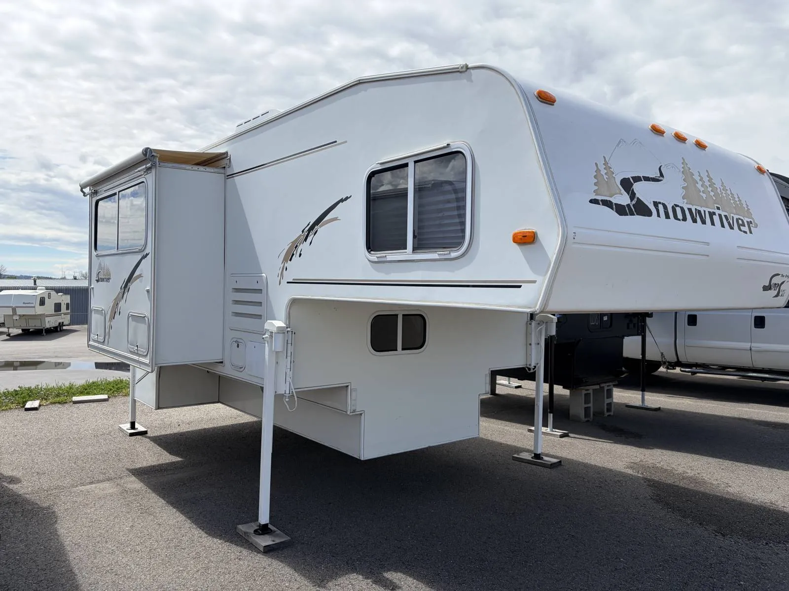 2004 INETERIOR RV PRODUCTS Snow River 108DS - Photo 4