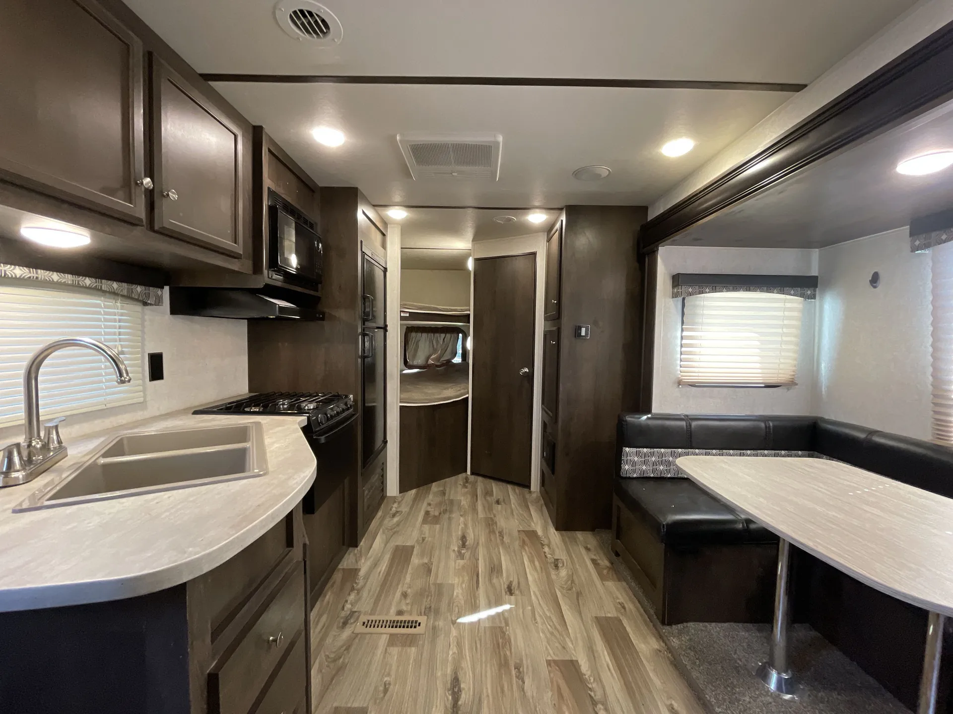 2019 Starcraft Autumn Ridge Outfitter 24BHU — living area main