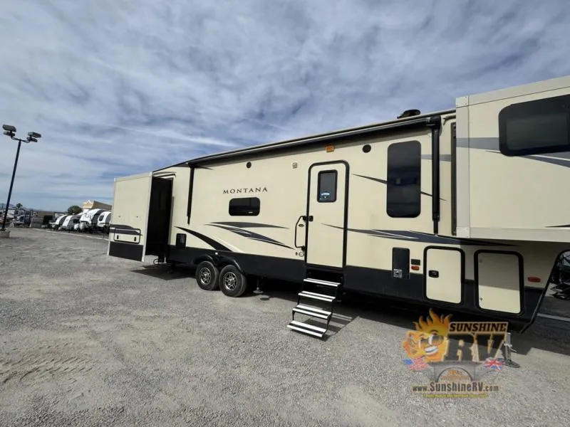 2018 Keystone RV Montana High Country 374FL - Photo 3