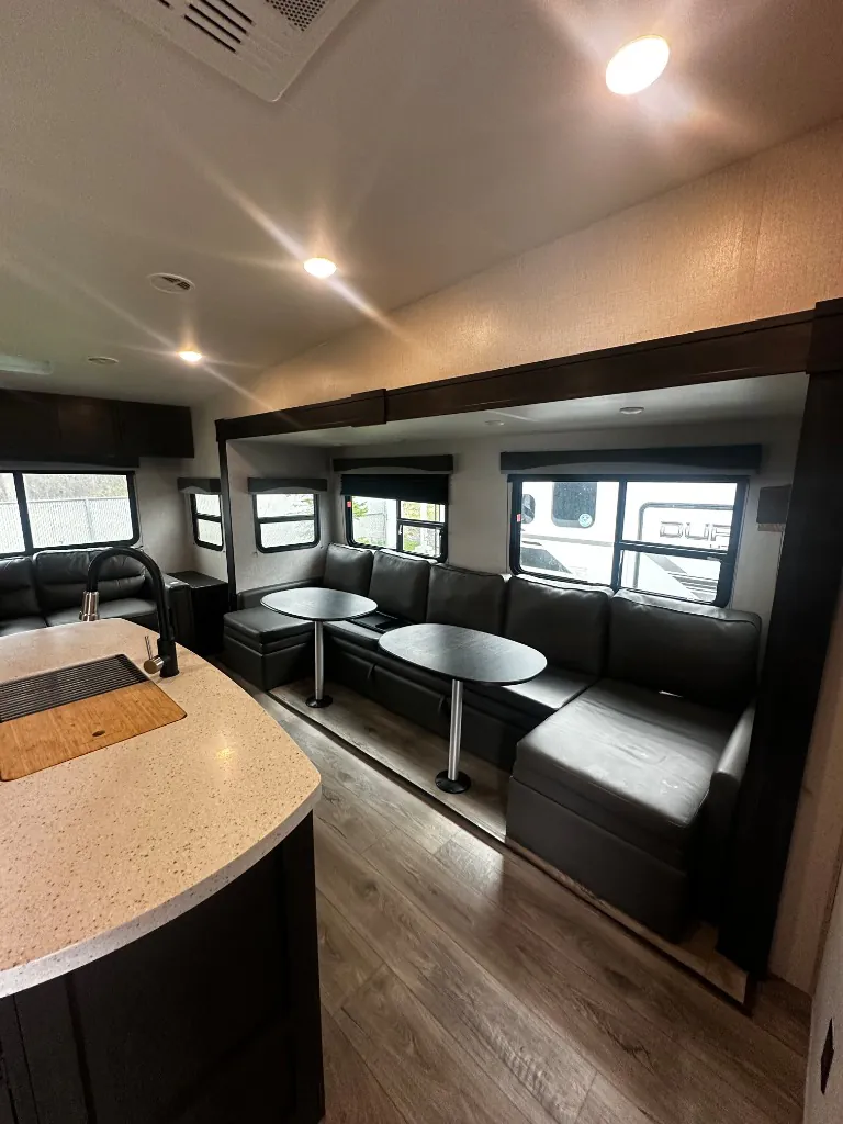 2021 Highland Ridge Light 335MBH - Photo 4