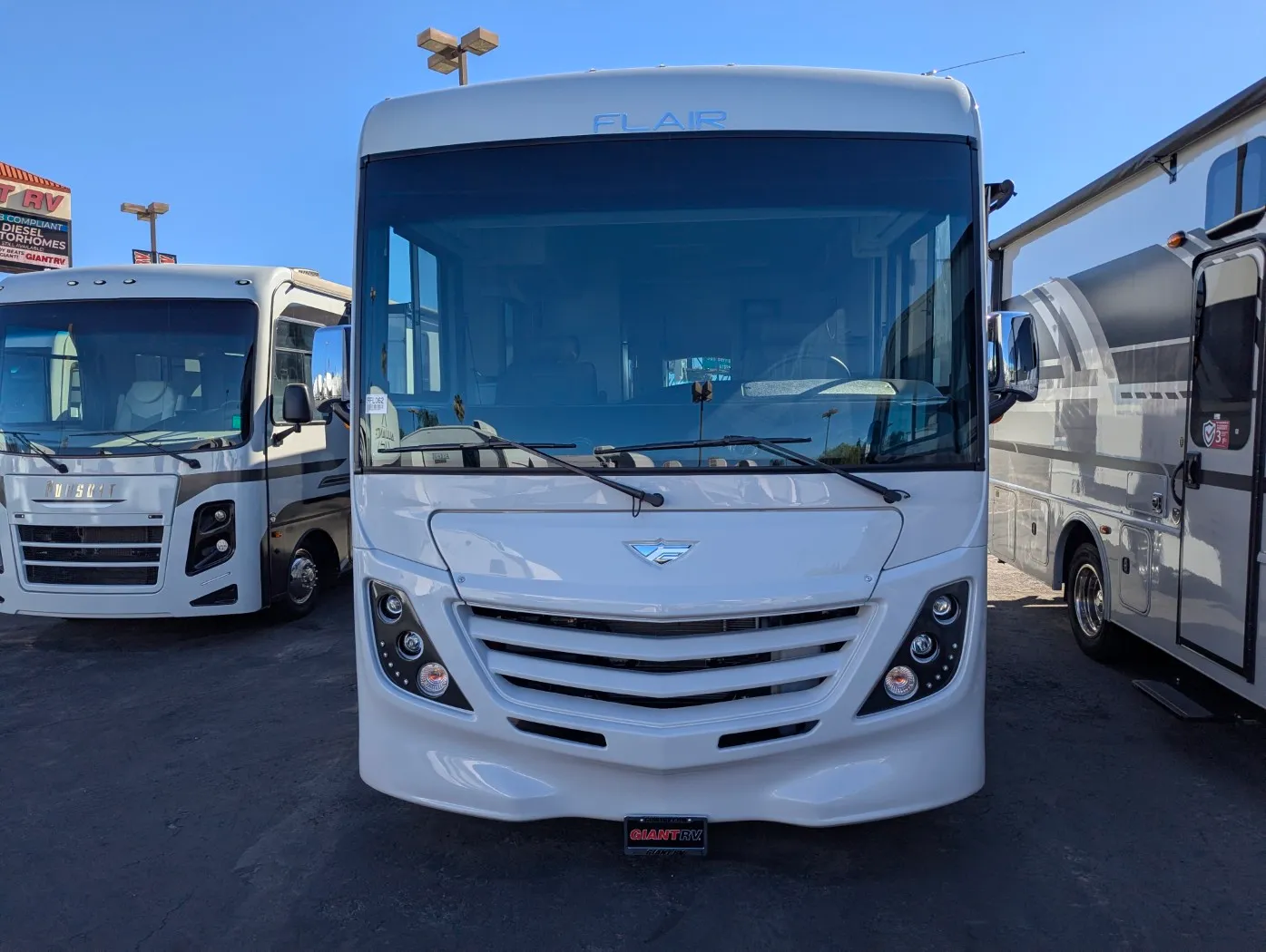 2026 Fleetwood Flair 28A - Photo 3