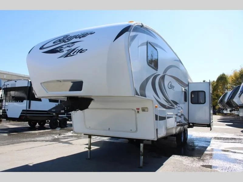 2012 Keystone Cougar 29RES - Photo 2