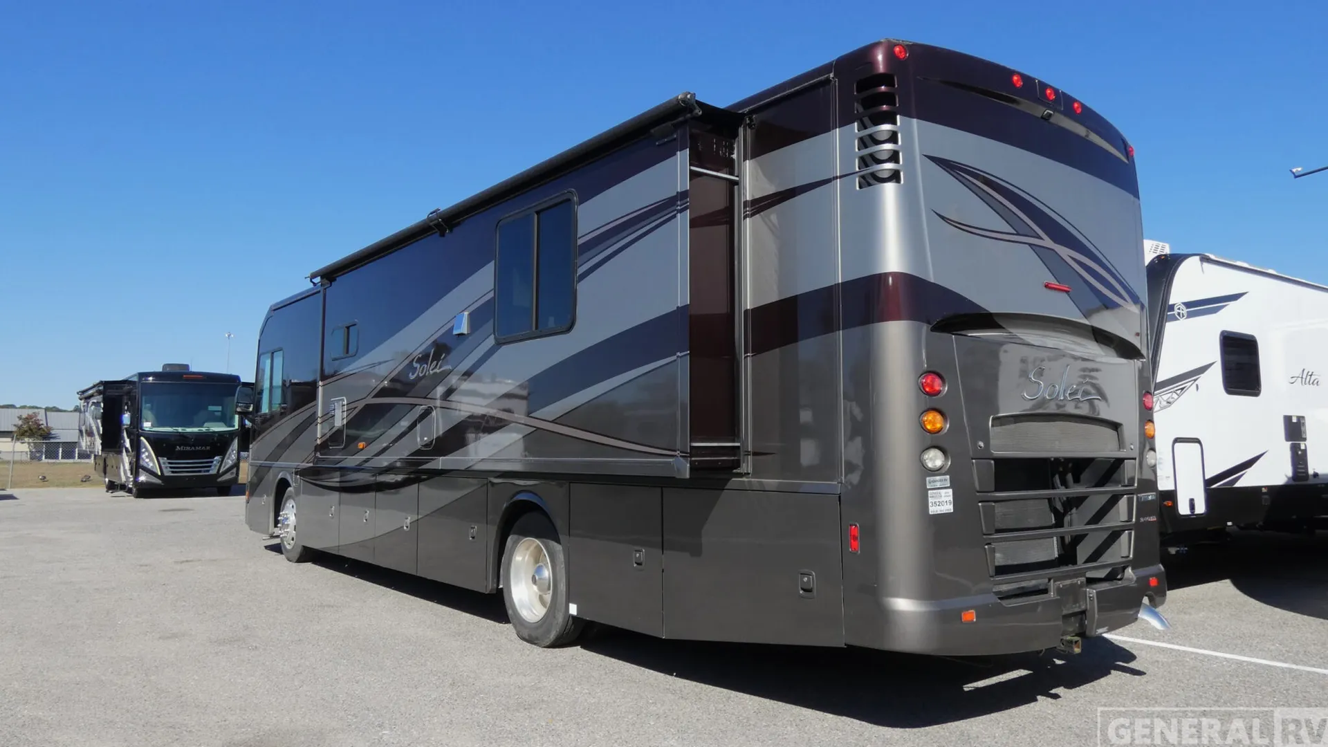2016 Winnebago Solei 36G - Photo 4