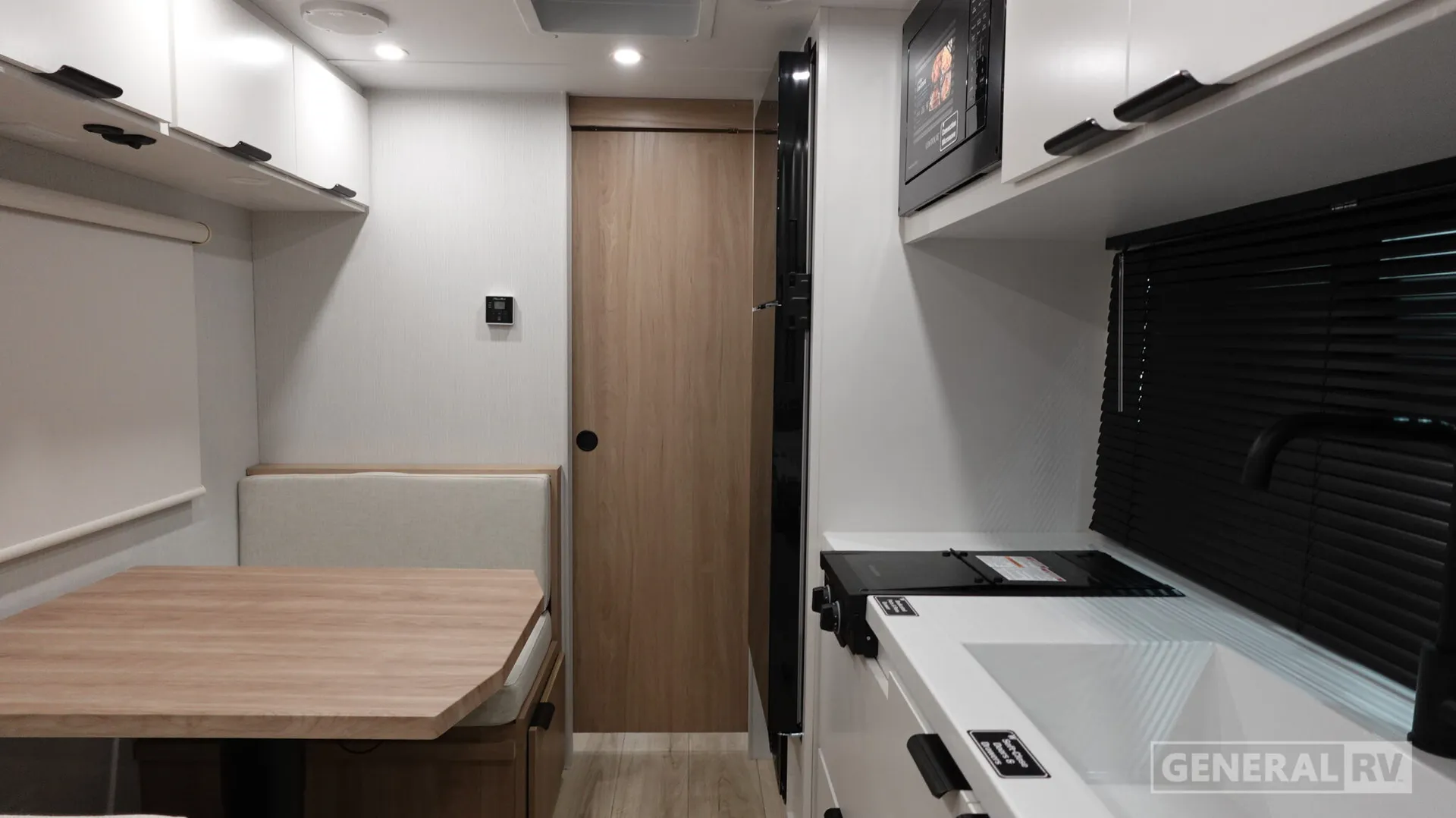 2027 Winnebago Micro Minnie 2000FRB - Photo 3