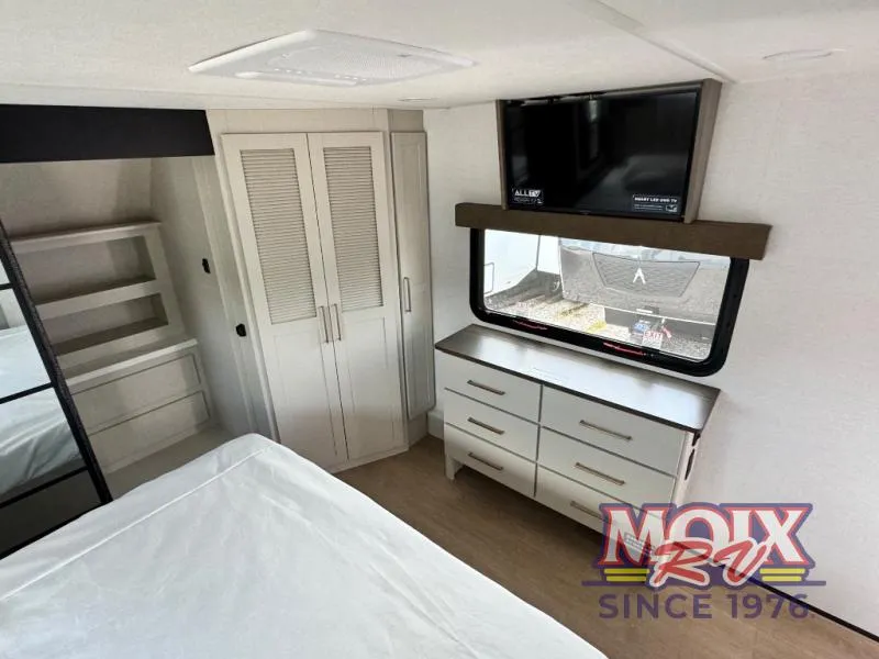 2027 Alliance RV Paradigm 310RL - Photo 4
