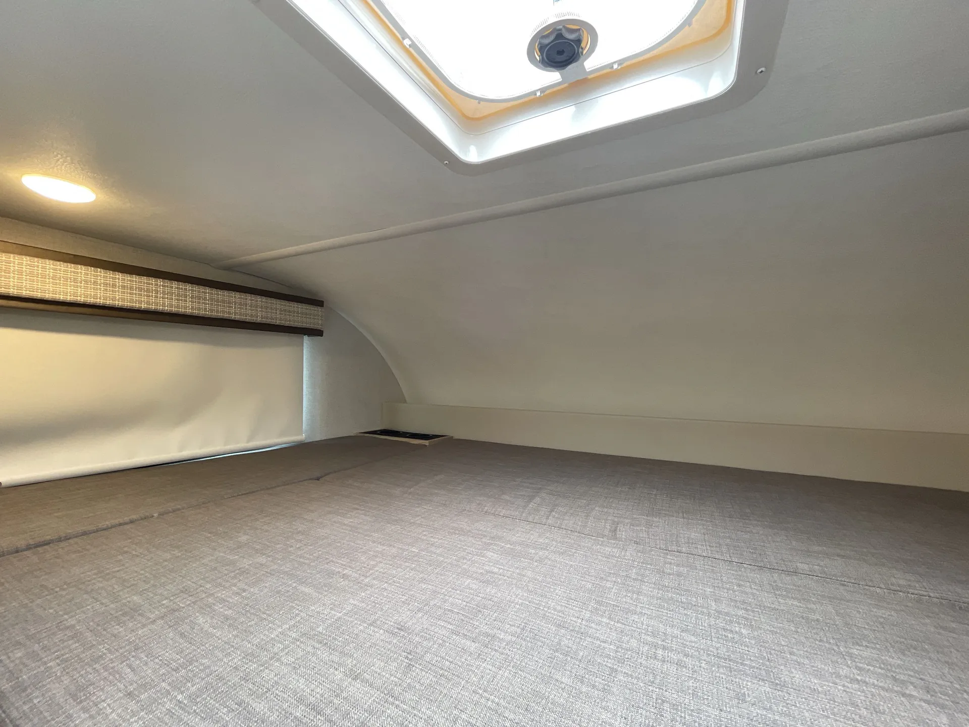 2026 Thor Motor Coach Freedom Elite 19HE — living area main