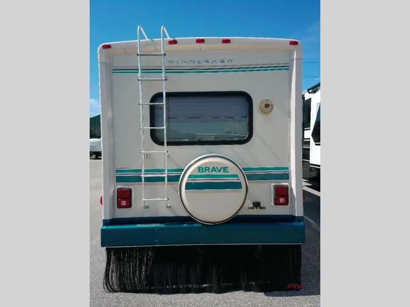1996 Winnebago Brave 31RQ - Photo 4