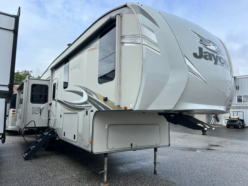 2019 Jayco Eagle 321RSTS - Photo 2