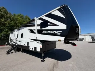 2024 Jayco Seismic 359 - Photo 2