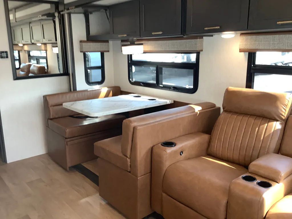 2027 Nexus Maximus 34MX, Photos photo 2