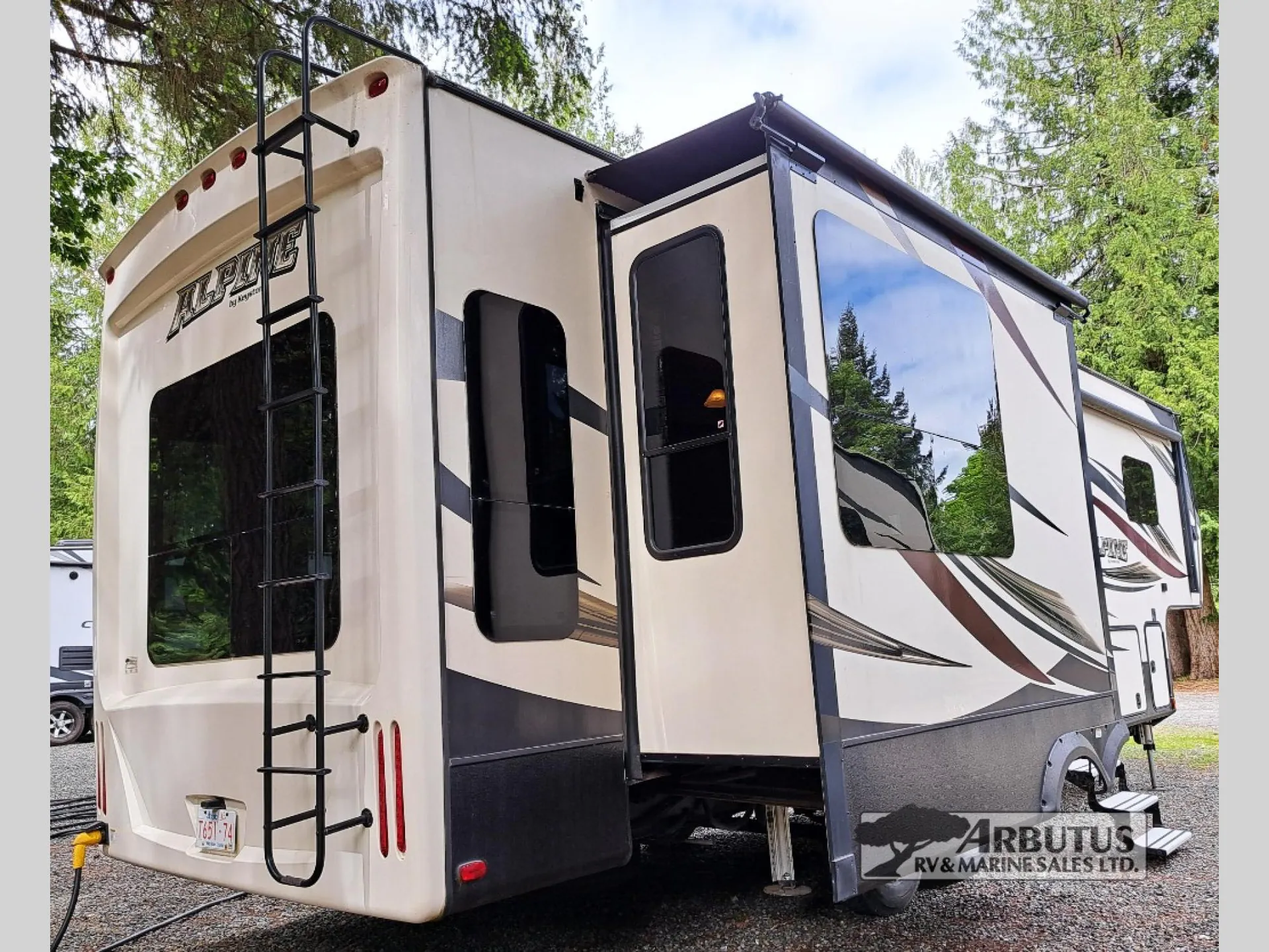 2016 Keystone Alpine 3100RL - Photo 4