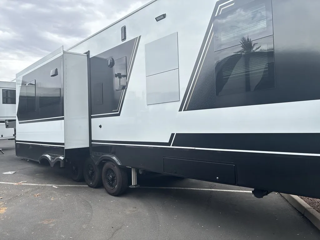 2026 Brinkley Model G 3950, Photos photo 4