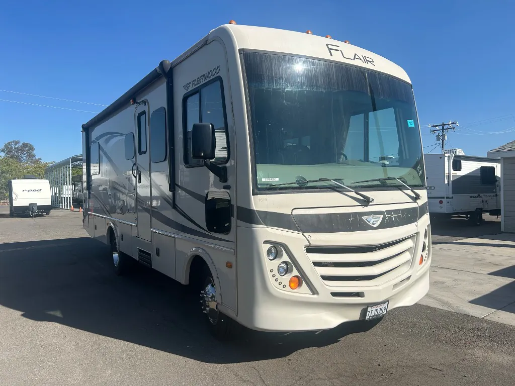 2017 Fleetwood Flair 26D - Photo 2