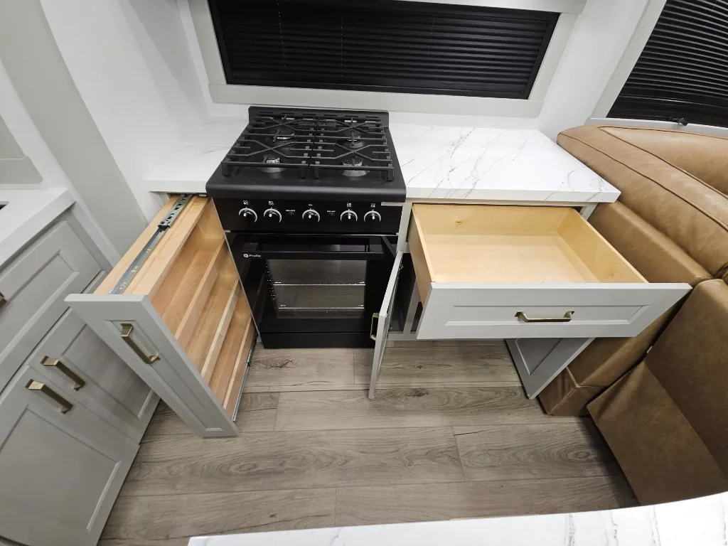2026 Brinkley Model G 3950, Kitchen photo 6