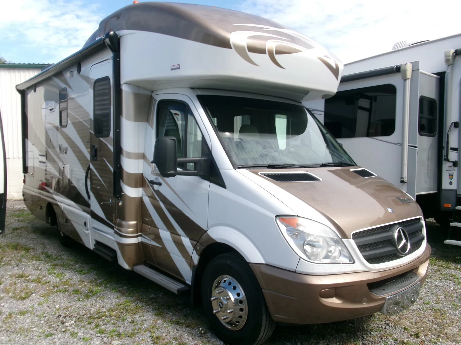 2013 Winnebago View 24M - Photo 2