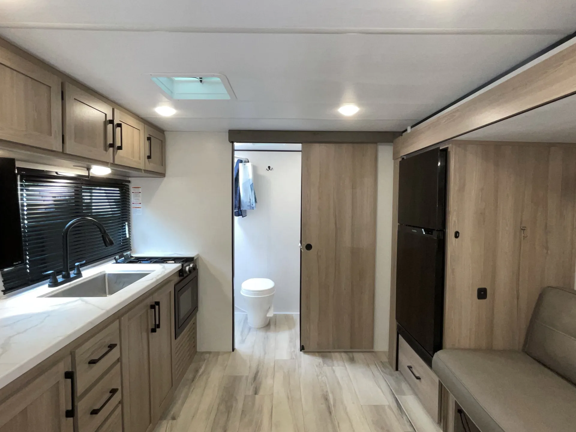 2025 Keystone Coleman Light 18RX — living area main