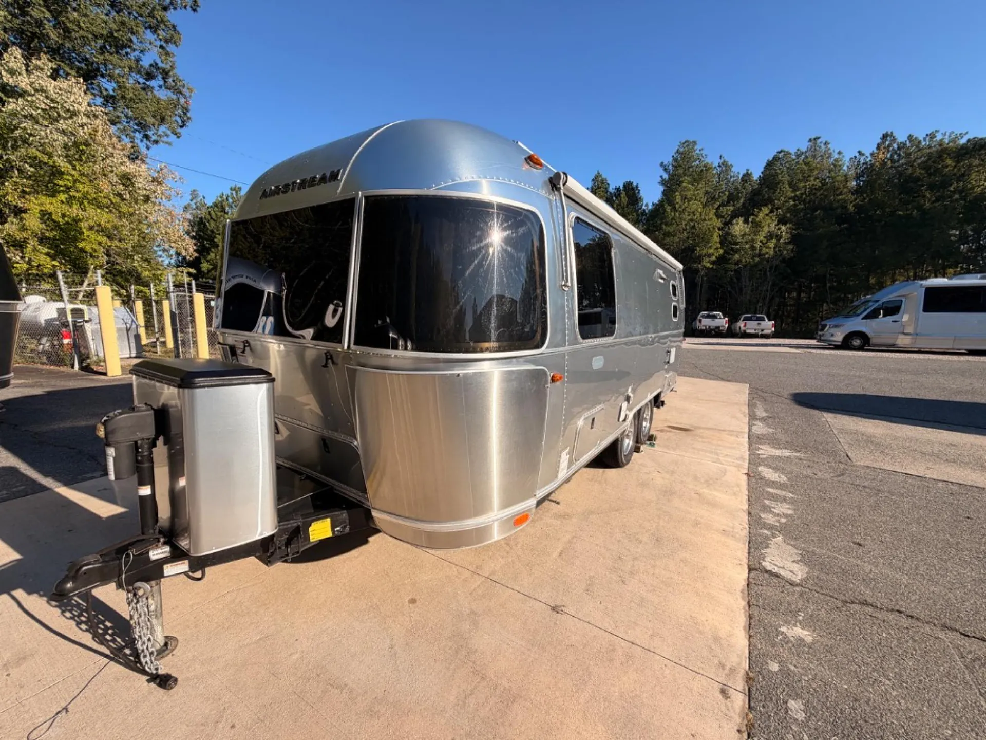 2021 Airstream Globetrotter 23FB Twin - Photo 3