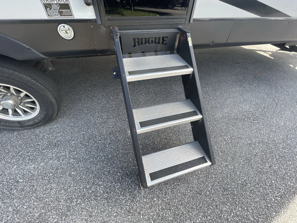 2022 Forest River Vengeance Rogue 26V, Photos photo 21