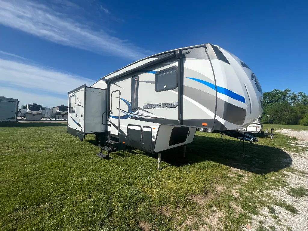 2017 Forest River Cherokee Arctic Wolf 285DRL4 - Photo 2