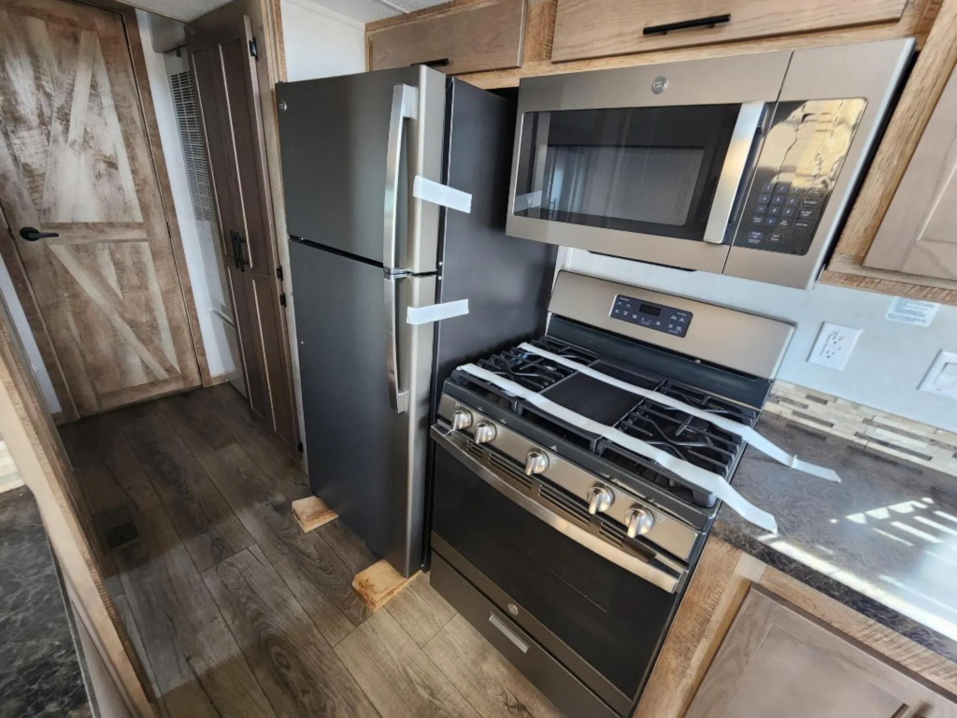 2025 Kropf Island 4720BR - Photo 3