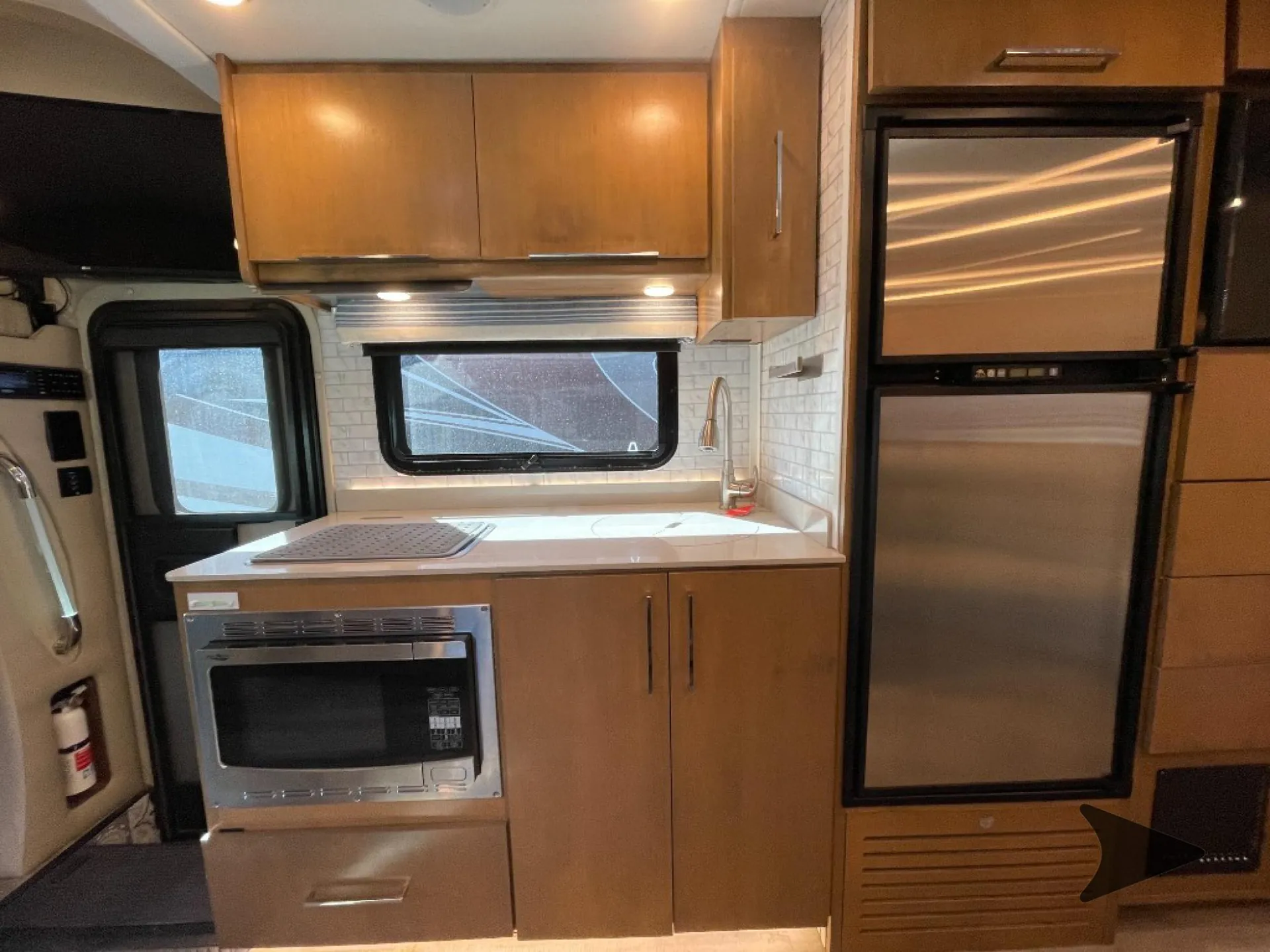 2019 Tiffin Wayfarer 25 RW - Photo 3