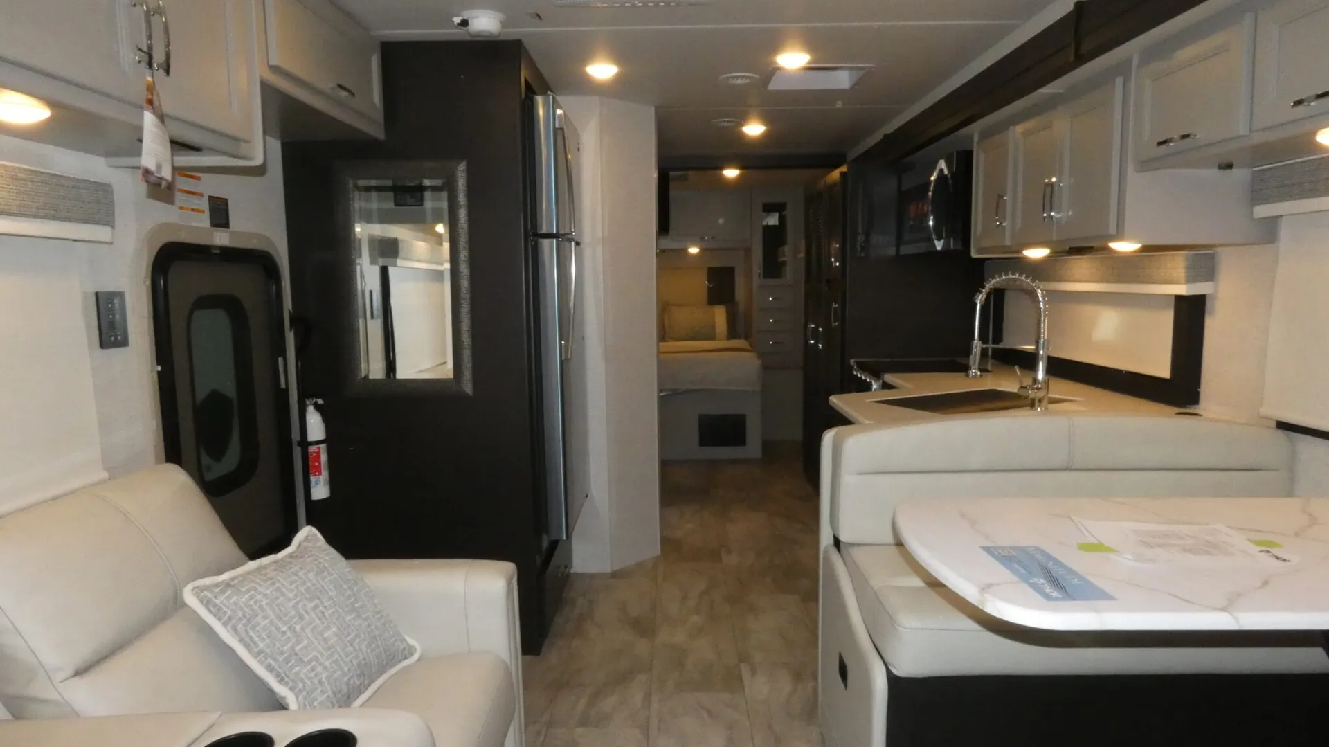 2026 Thor Motor Coach Magnitude Grand L35 - Photo 3