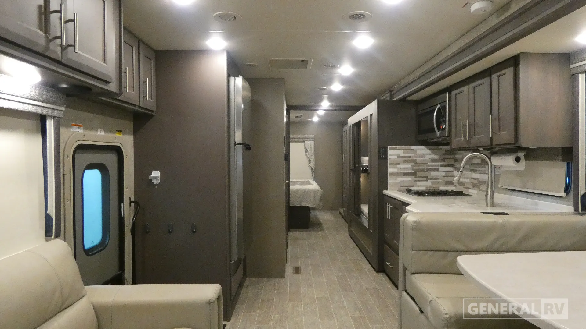 2022 Thor Motor Coach Miramar 34.6 - Photo 3
