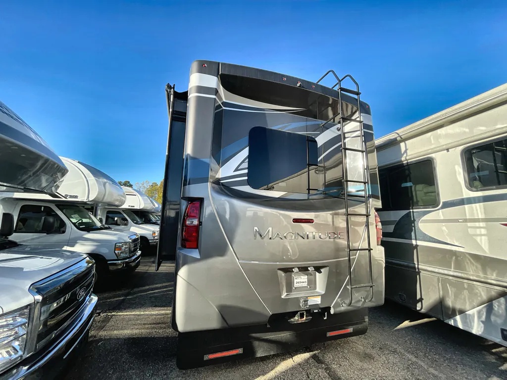 2022 Thor Motor Coach Magnitude RS36, Photos photo 7