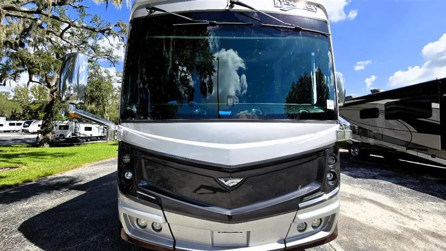 2024 Fleetwood Discovery 38W - Photo 3