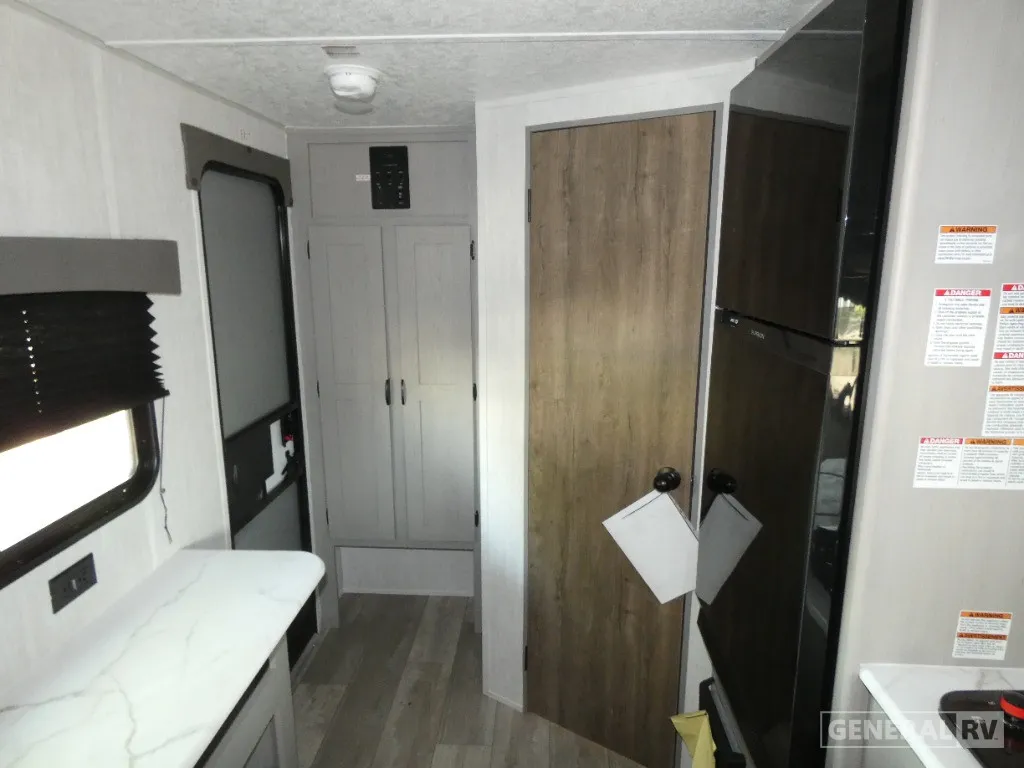 2025 Coachmen Clipper 3K Series 14R - Photo 3