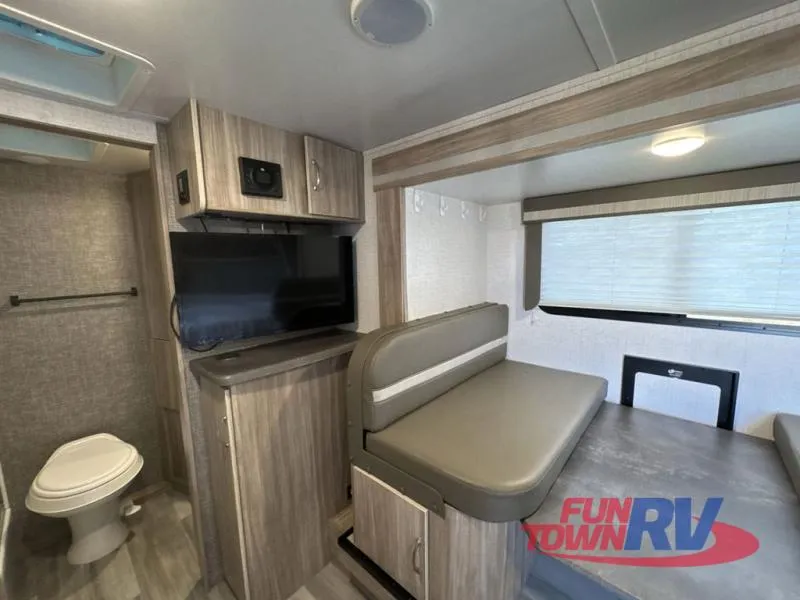 2022 Winnebago Micro Minnie 2108TB - Photo 4