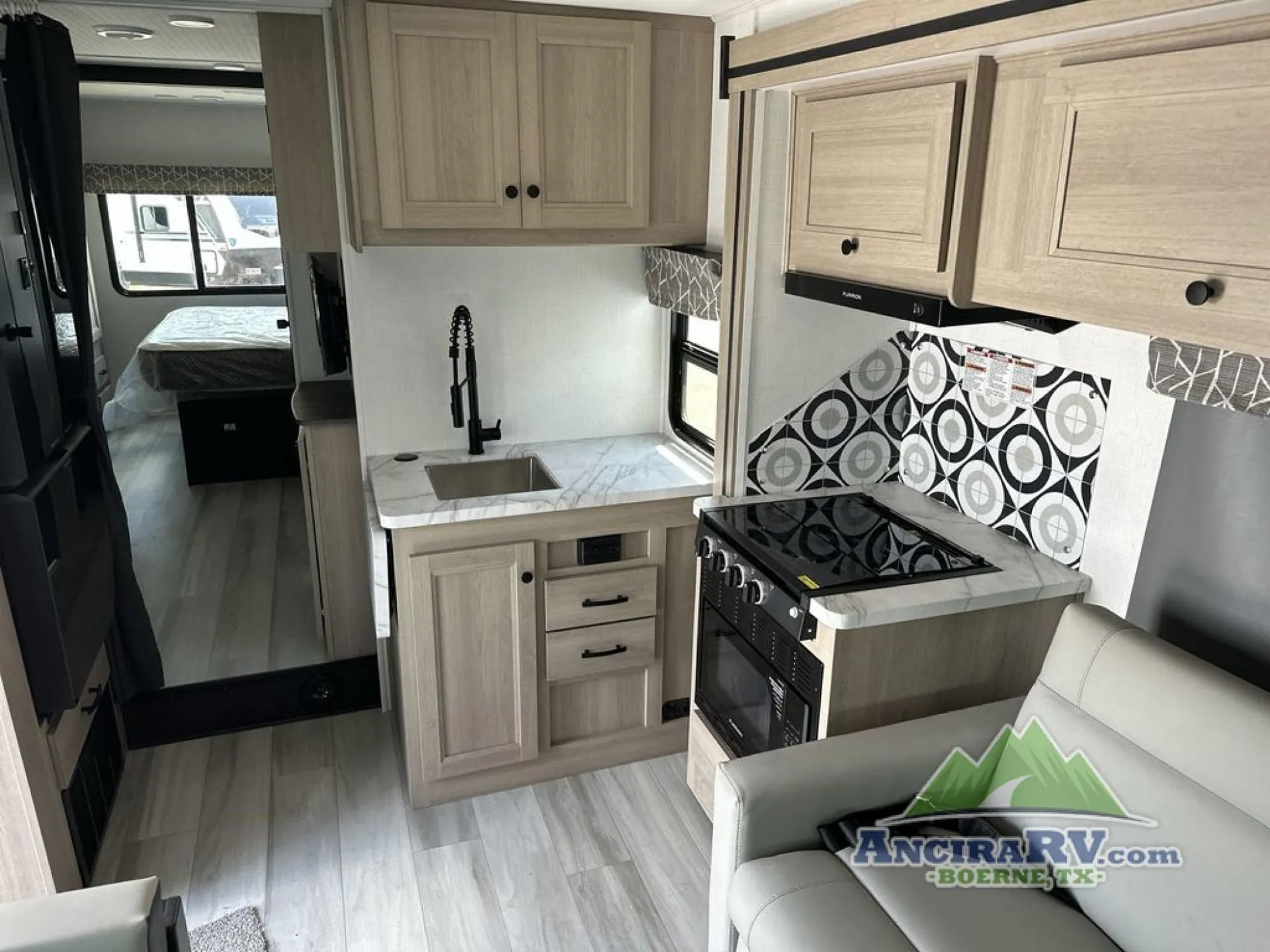 2026 Forest River Sunseeker LE 3250DSLE — Photo 7