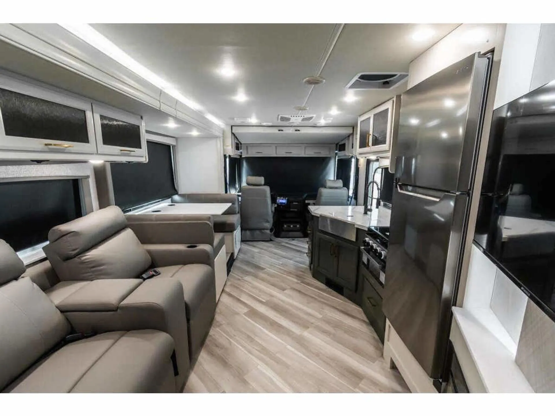 2026 Holiday Rambler Invicta 34MB - Photo 3